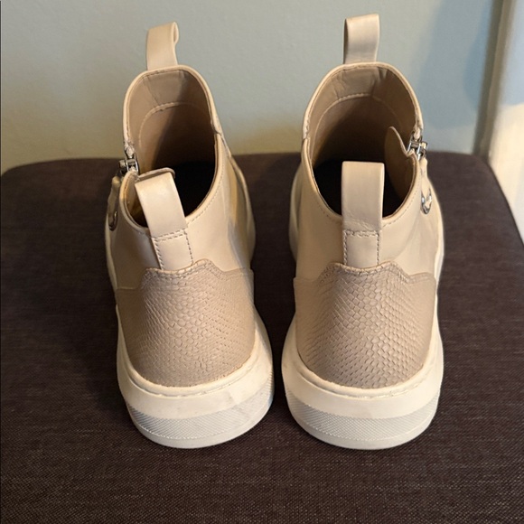 Vionic Brinkley Sneaker Ankle booties - Picture 5 of 9